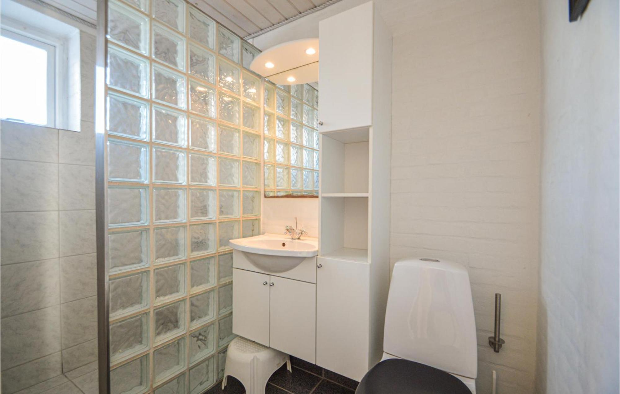 Awesome Home In Bredebro With Kitchen Ballum ภายนอก รูปภาพ