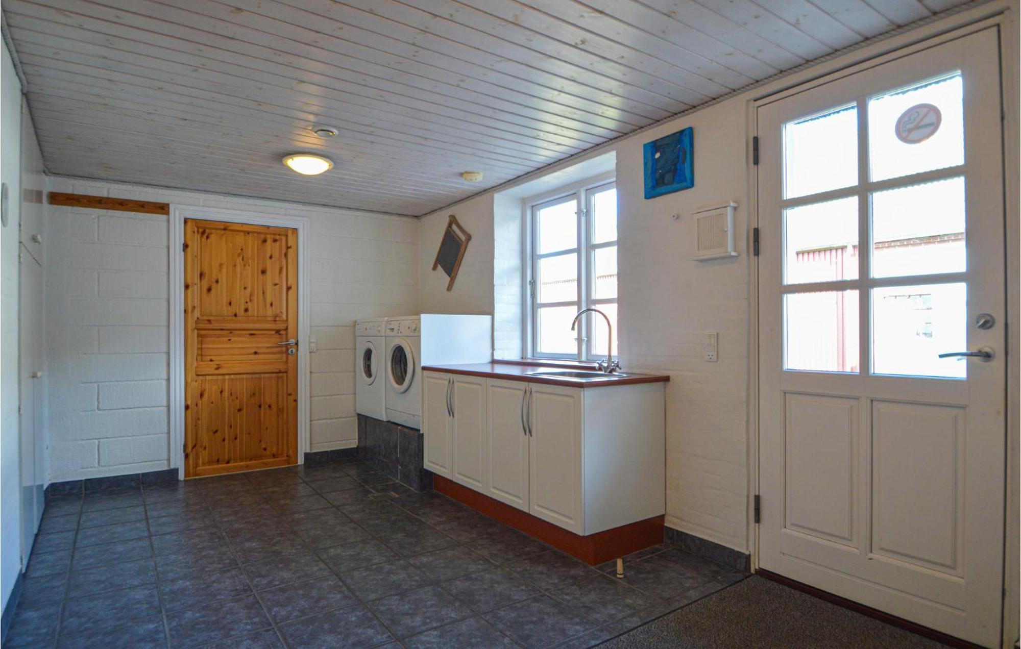 Awesome Home In Bredebro With Kitchen Ballum ภายนอก รูปภาพ