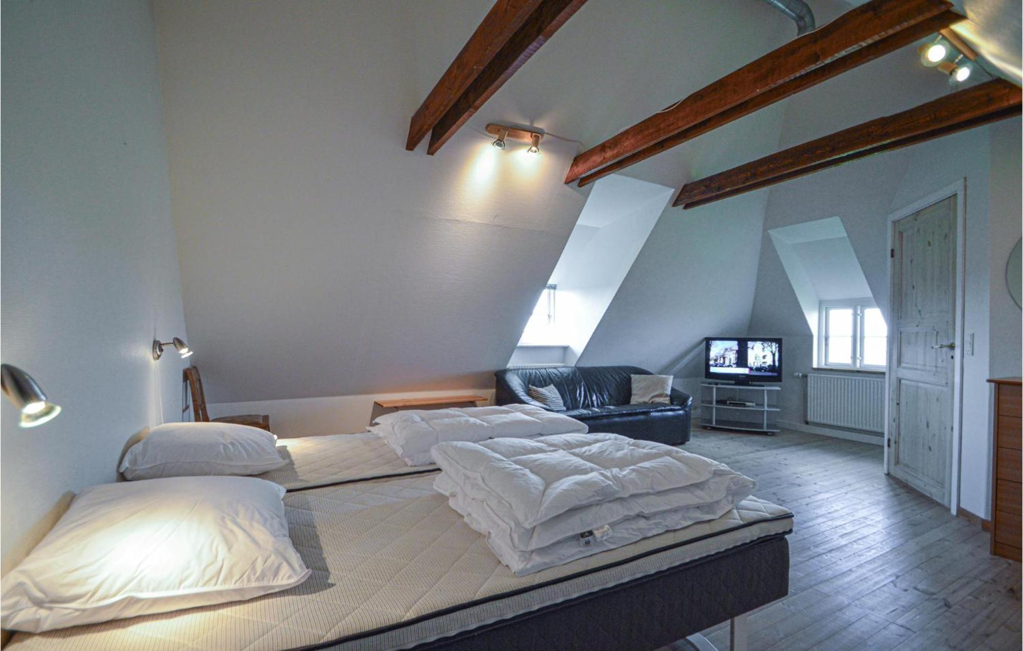 Awesome Home In Bredebro With Kitchen Ballum ภายนอก รูปภาพ