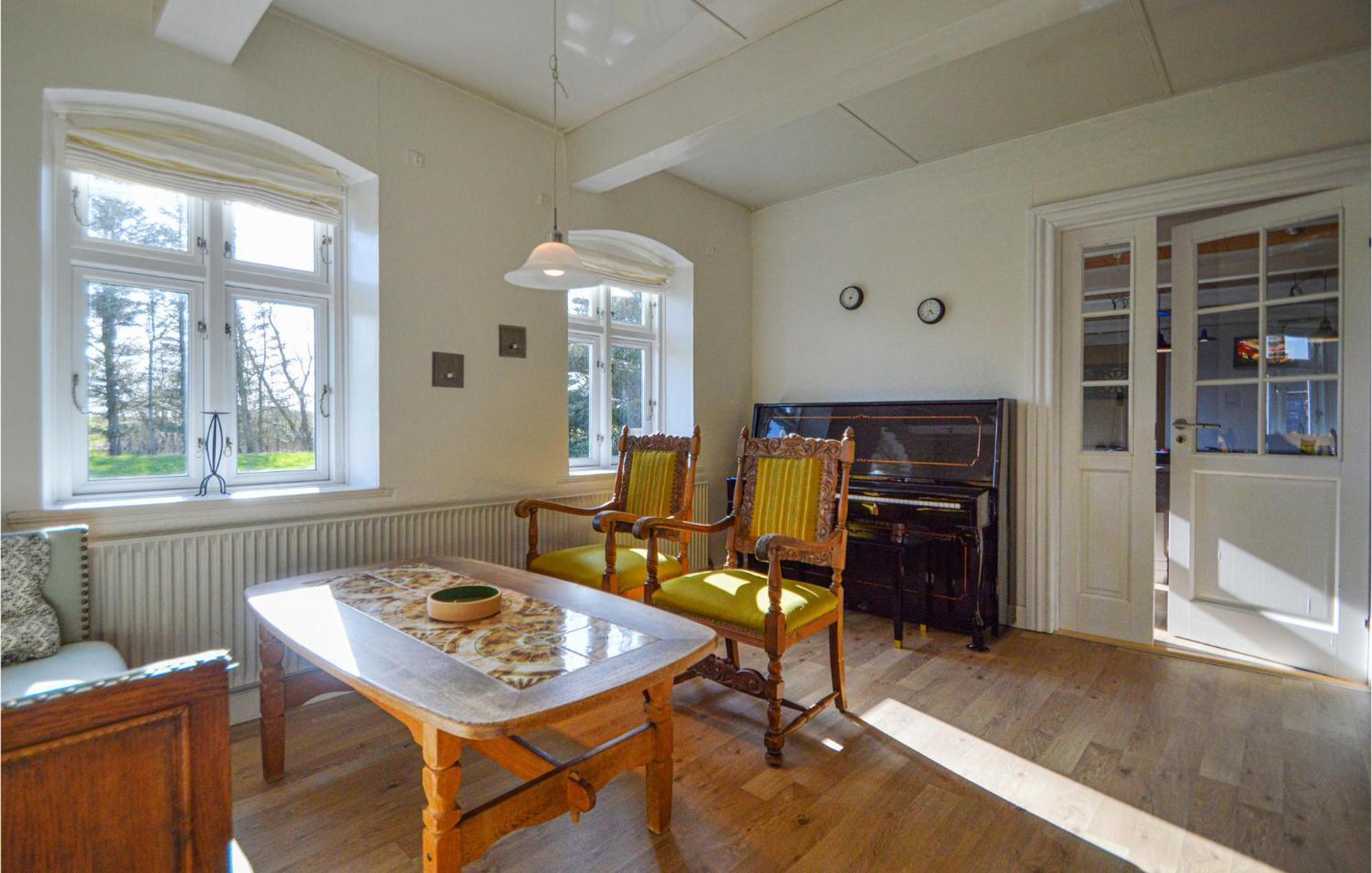 Awesome Home In Bredebro With Kitchen Ballum ภายนอก รูปภาพ