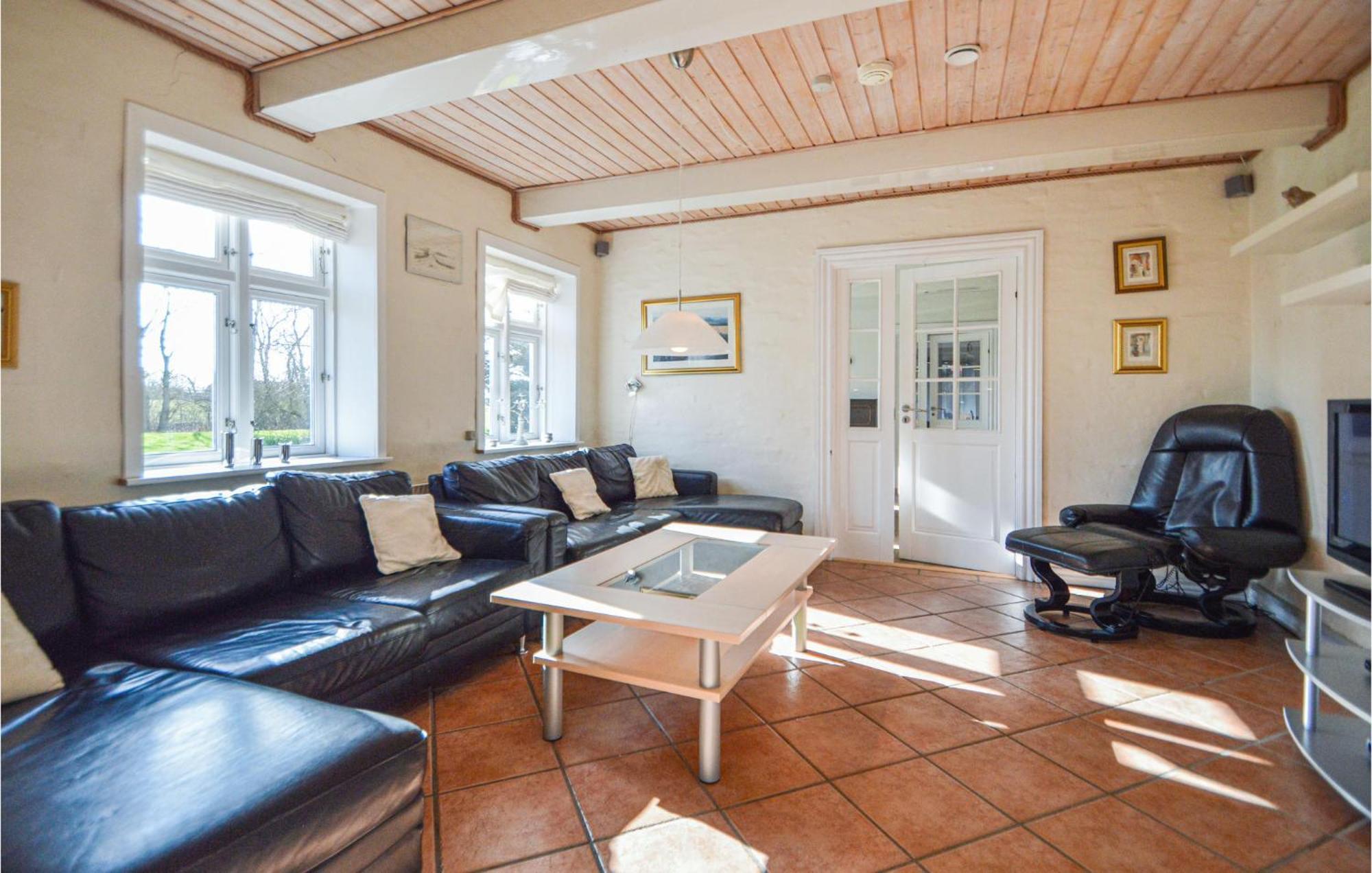 Awesome Home In Bredebro With Kitchen Ballum ภายนอก รูปภาพ