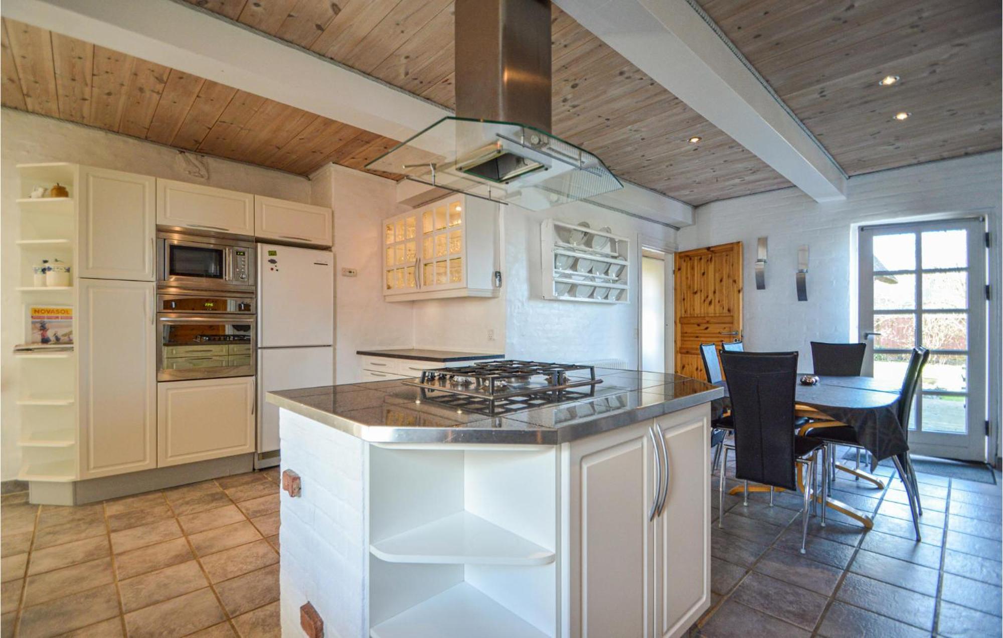Awesome Home In Bredebro With Kitchen Ballum ภายนอก รูปภาพ