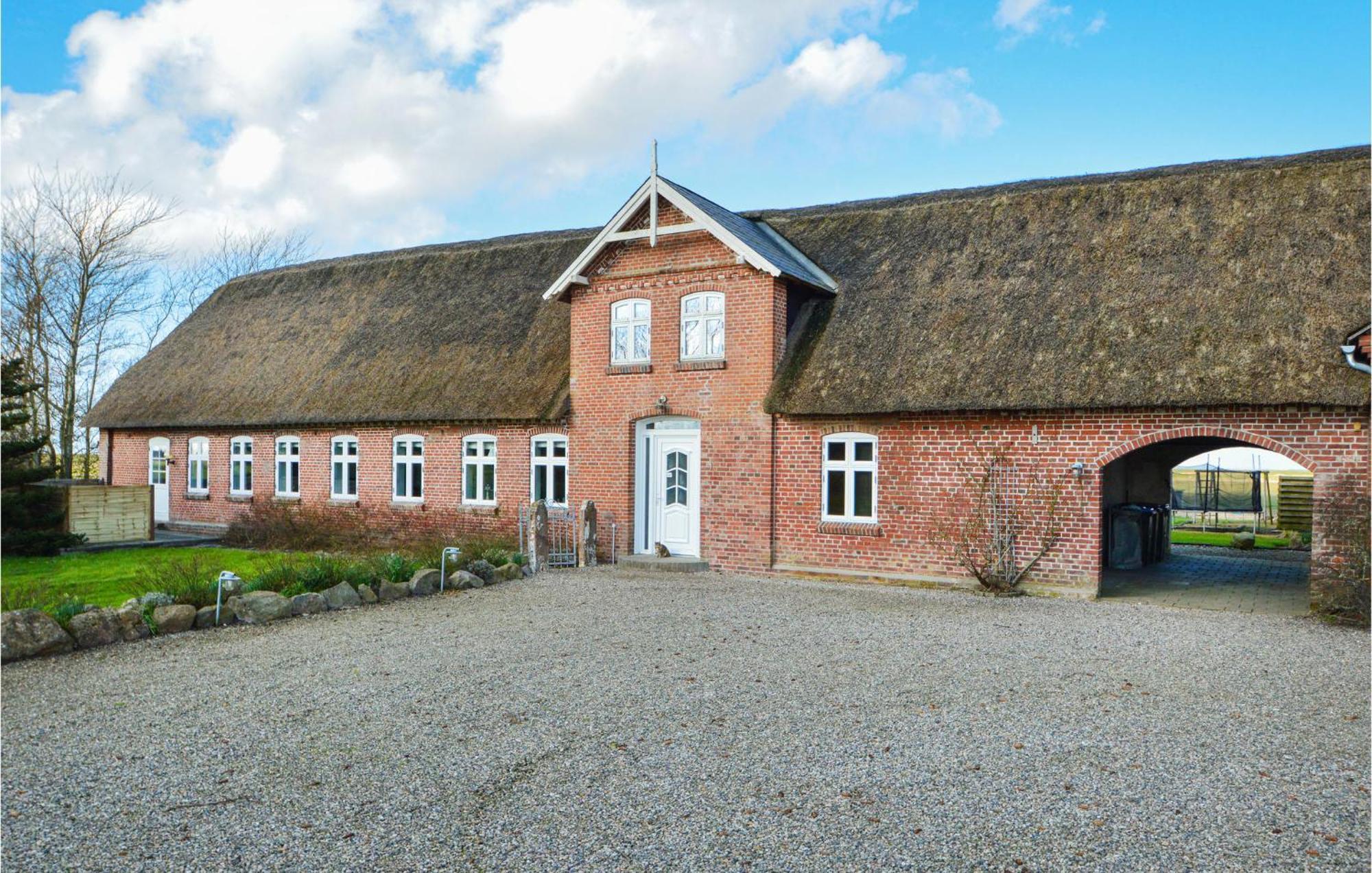 Awesome Home In Bredebro With Kitchen Ballum ภายนอก รูปภาพ